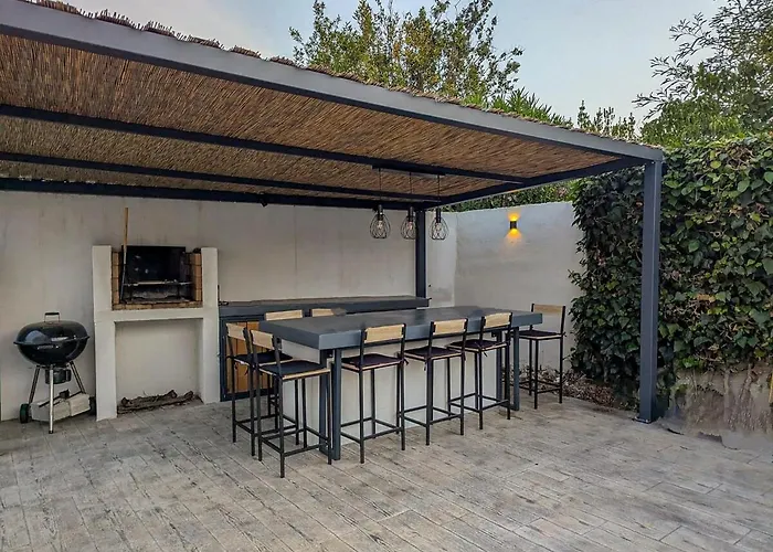 Maison De Avec Piscine, Calme Et Confort *